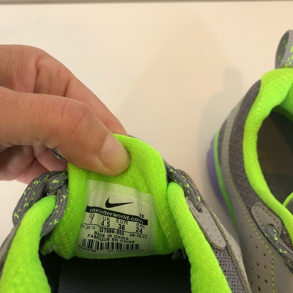 Hiking nike gym shoes. - Picture 4 of 5